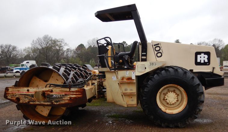 image for item DH2371 Ingersoll Rand 100 Series single drum roller