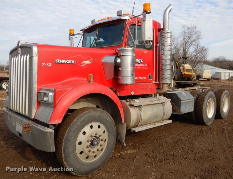 image for item DH4339 2002 Kenworth W900 semi truck