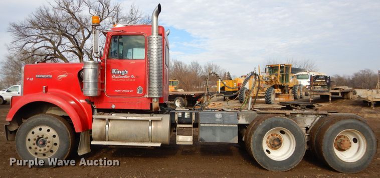 image for item DH4339 2002 Kenworth W900 semi truck