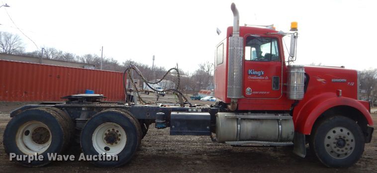 image for item DH4339 2002 Kenworth W900 semi truck