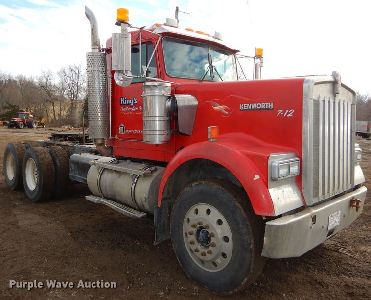 image for item DH4339 2002 Kenworth W900 semi truck