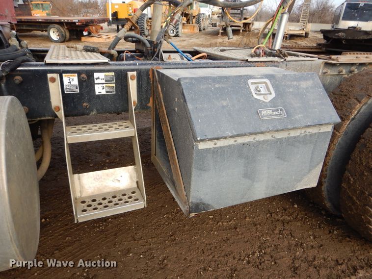 image for item DH4339 2002 Kenworth W900 semi truck