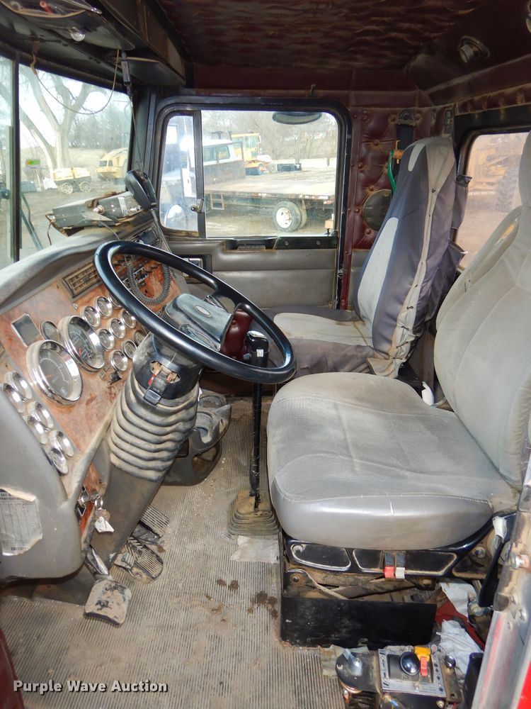 image for item DH4339 2002 Kenworth W900 semi truck