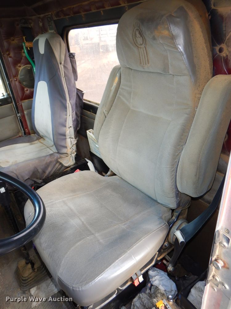 image for item DH4339 2002 Kenworth W900 semi truck