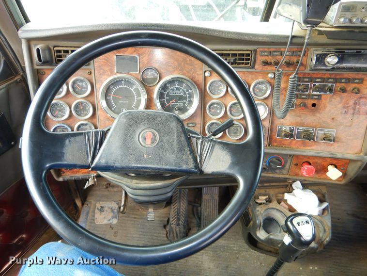 image for item DH4339 2002 Kenworth W900 semi truck