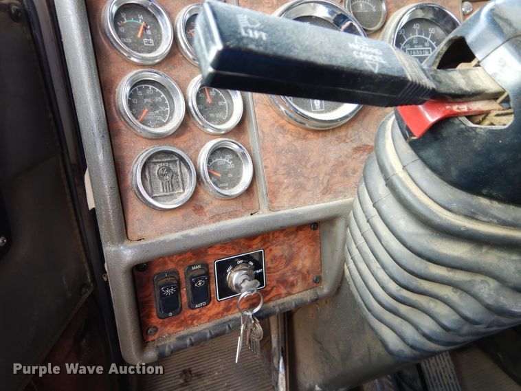 image for item DH4339 2002 Kenworth W900 semi truck