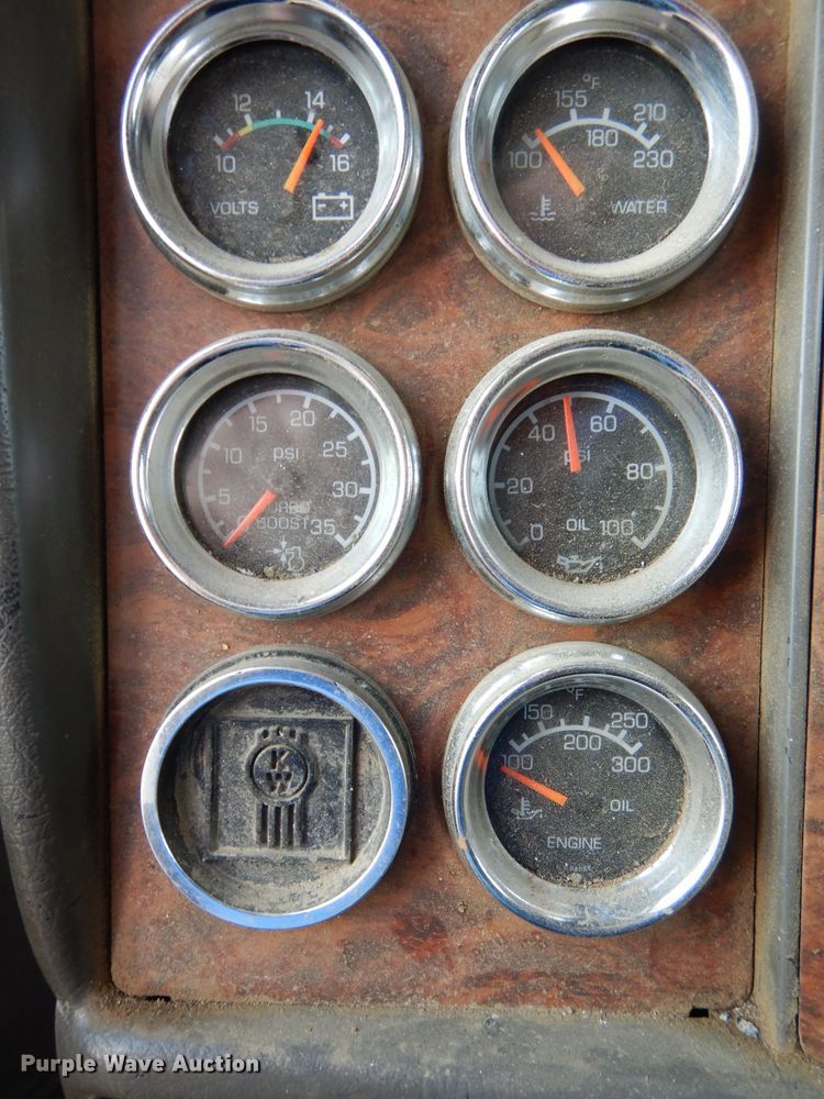 image for item DH4339 2002 Kenworth W900 semi truck