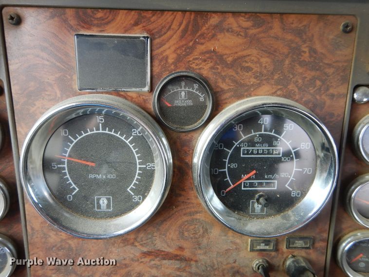 image for item DH4339 2002 Kenworth W900 semi truck