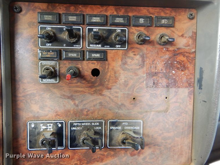 image for item DH4339 2002 Kenworth W900 semi truck