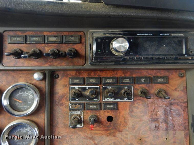 image for item DH4339 2002 Kenworth W900 semi truck