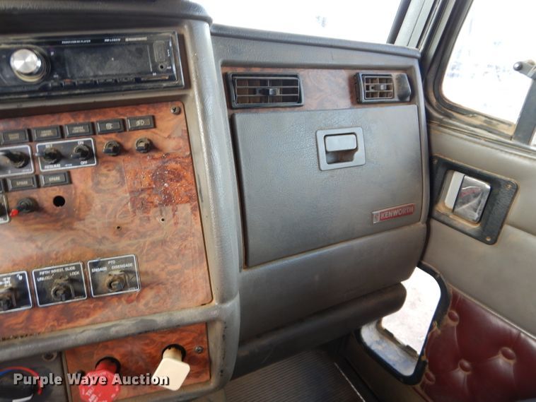 image for item DH4339 2002 Kenworth W900 semi truck