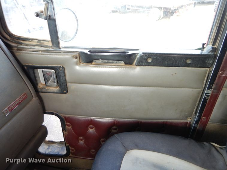 image for item DH4339 2002 Kenworth W900 semi truck