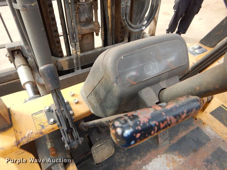 image for item DH4352 1999 Caterpillar GP50 forklift