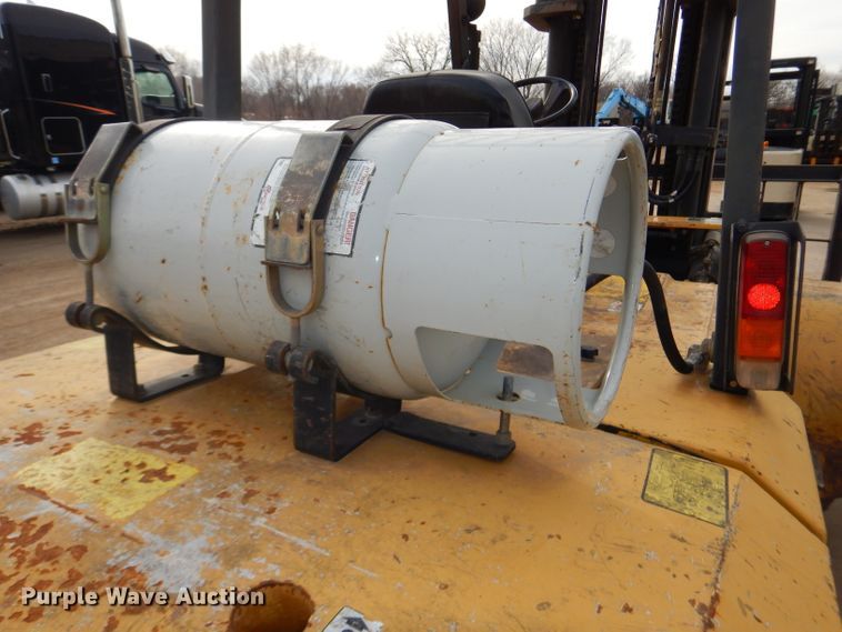 image for item DH4352 1999 Caterpillar GP50 forklift