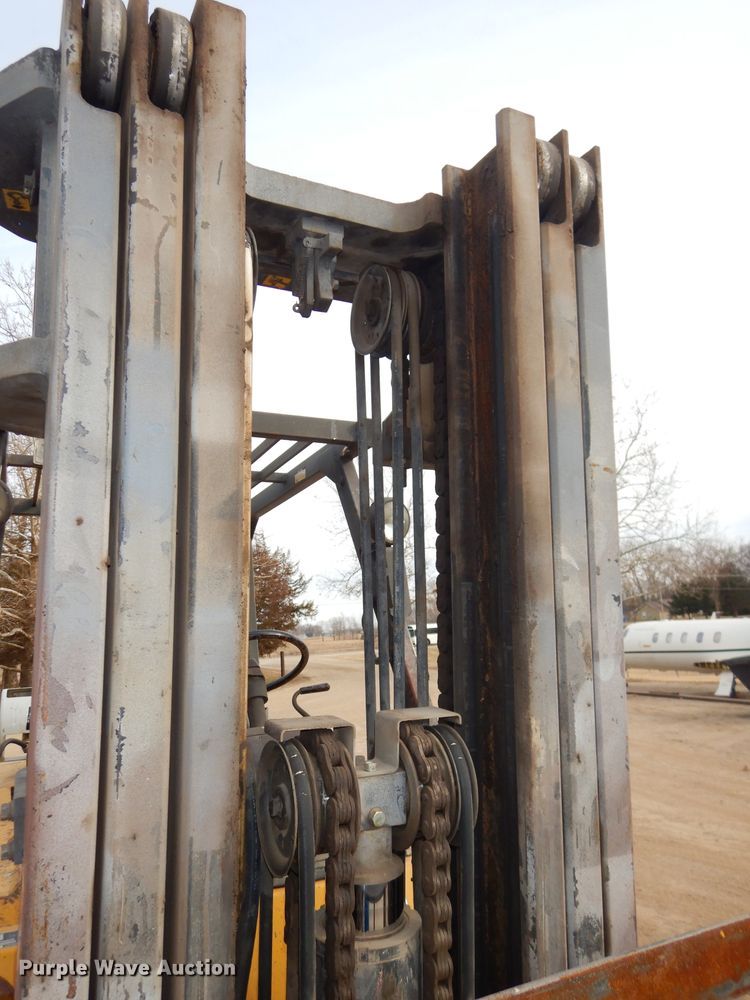 image for item DH4352 1999 Caterpillar GP50 forklift