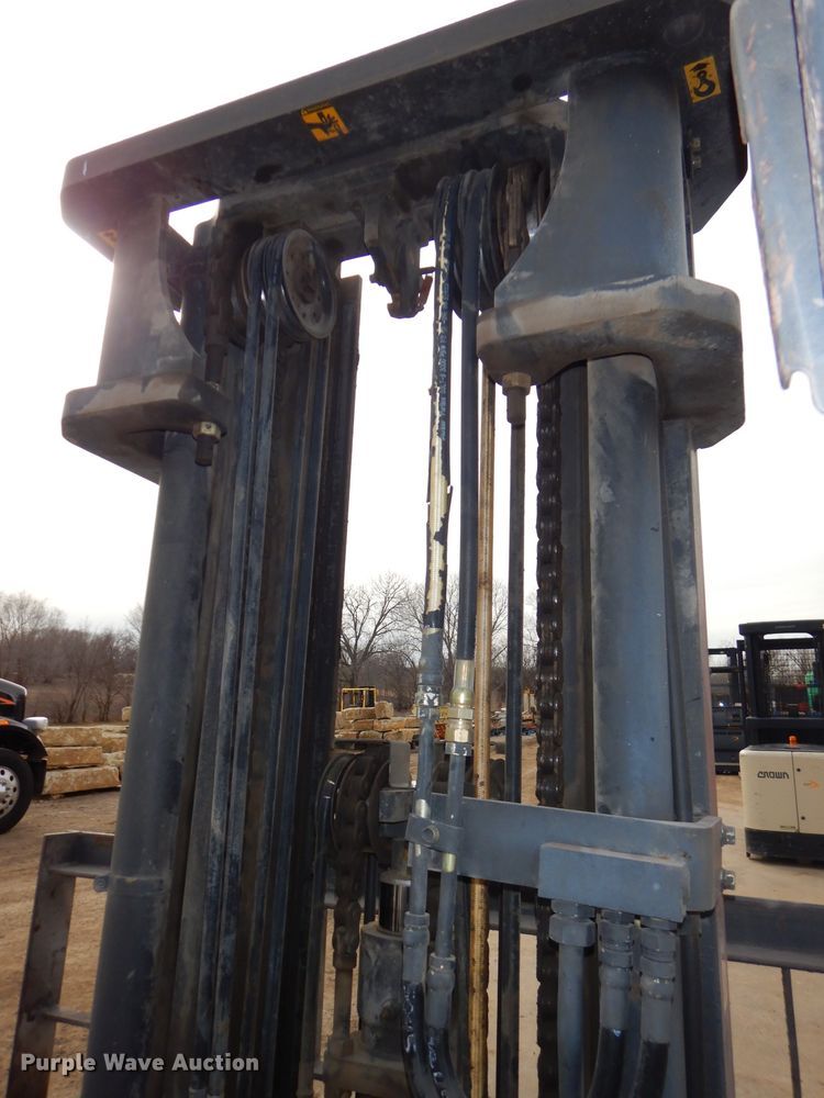 image for item DH4352 1999 Caterpillar GP50 forklift