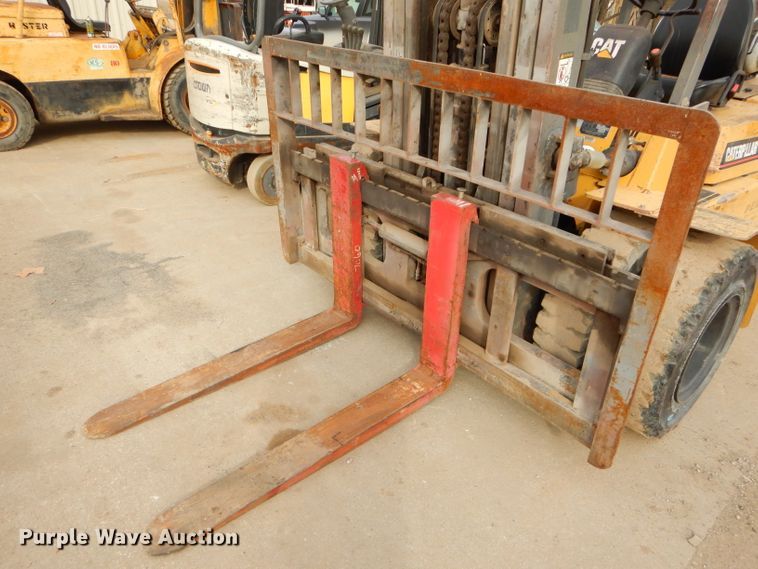 image for item DH4352 1999 Caterpillar GP50 forklift