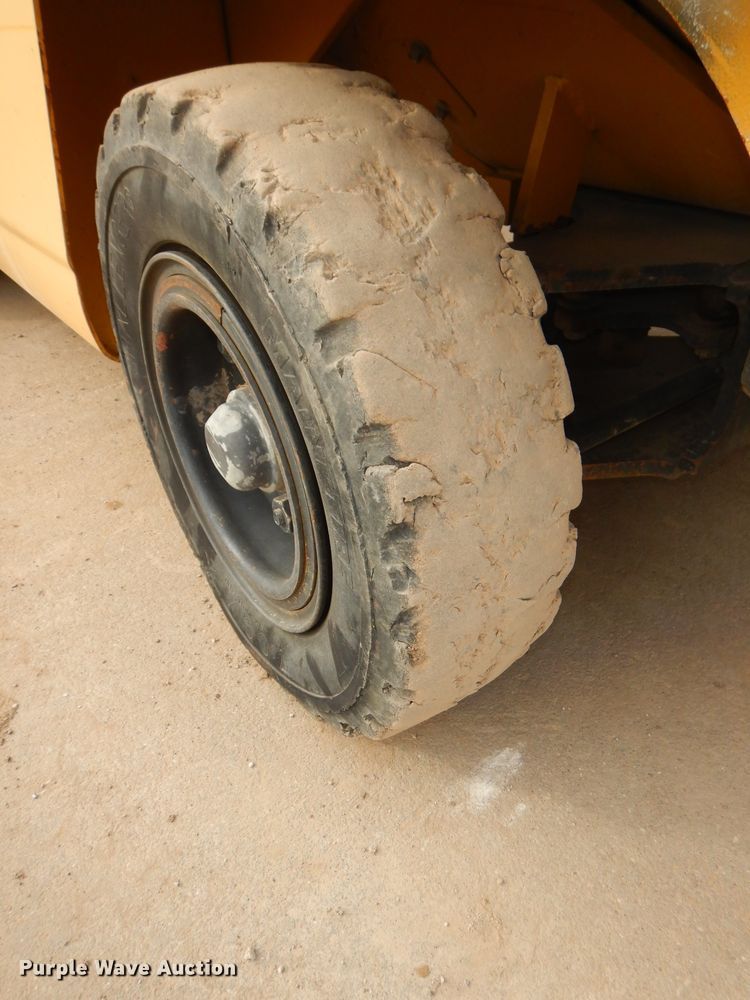 image for item DH4352 1999 Caterpillar GP50 forklift