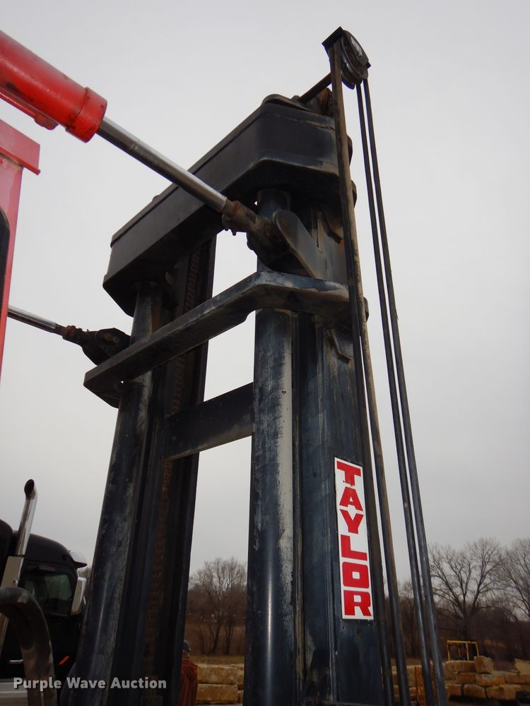 image for item DH4361 1983 Taylor TYB-250M forklift