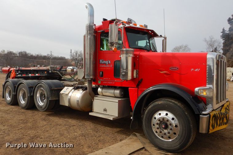 image for item DH4364 2008 Peterbilt 388 semi truck