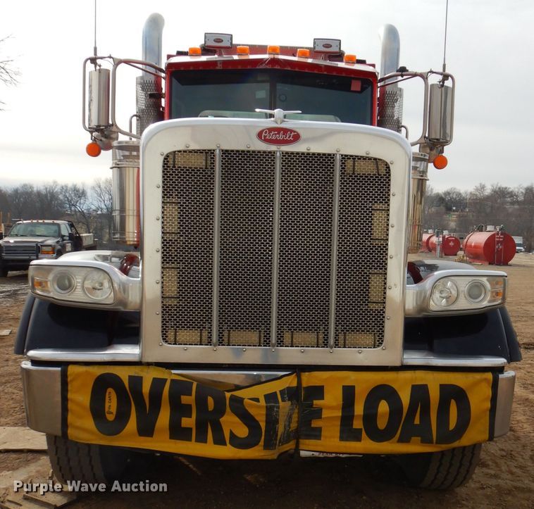 image for item DH4364 2008 Peterbilt 388 semi truck