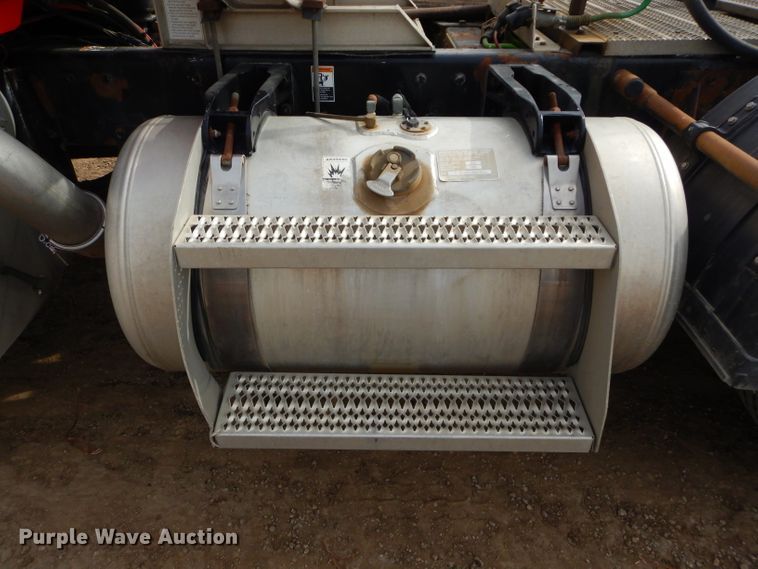 image for item DH4364 2008 Peterbilt 388 semi truck