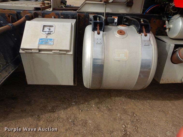 image for item DH4364 2008 Peterbilt 388 semi truck