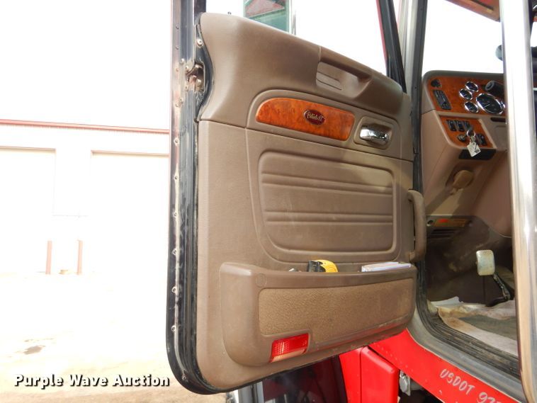 image for item DH4364 2008 Peterbilt 388 semi truck