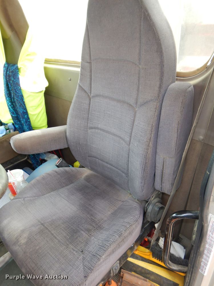 image for item DH4364 2008 Peterbilt 388 semi truck