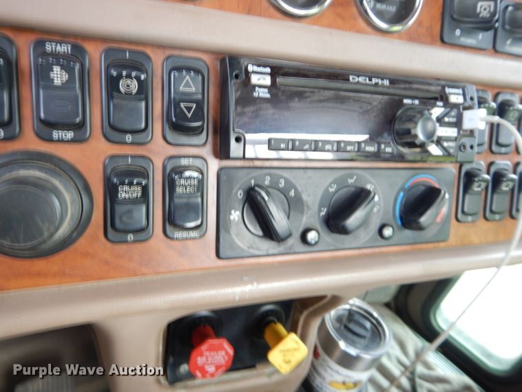 image for item DH4364 2008 Peterbilt 388 semi truck