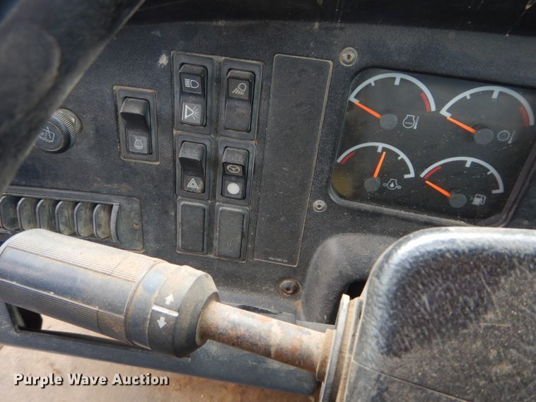 image for item DH4365 2003 Caterpillar 725 haul truck