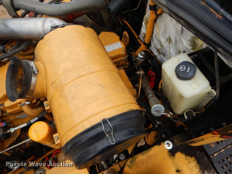 image for item DH4365 2003 Caterpillar 725 haul truck