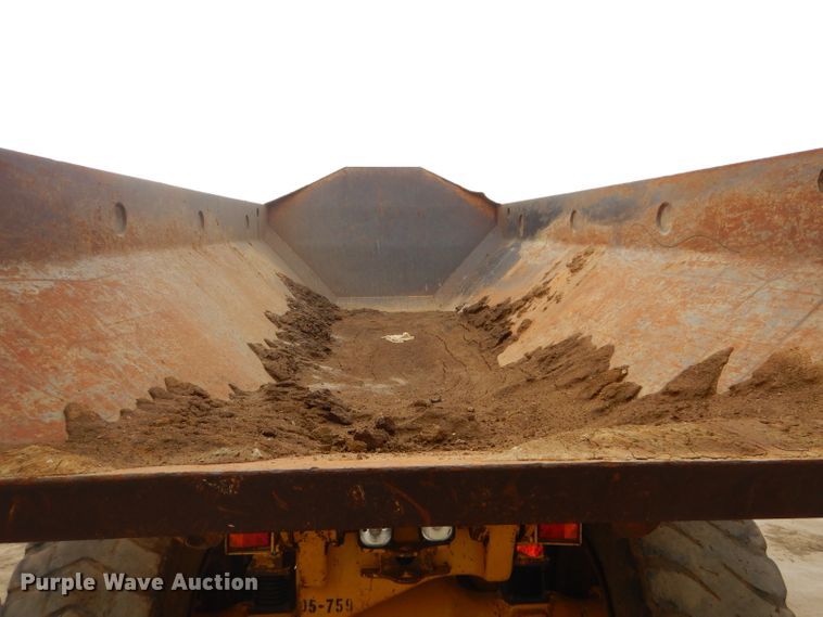 image for item DH4365 2003 Caterpillar 725 haul truck