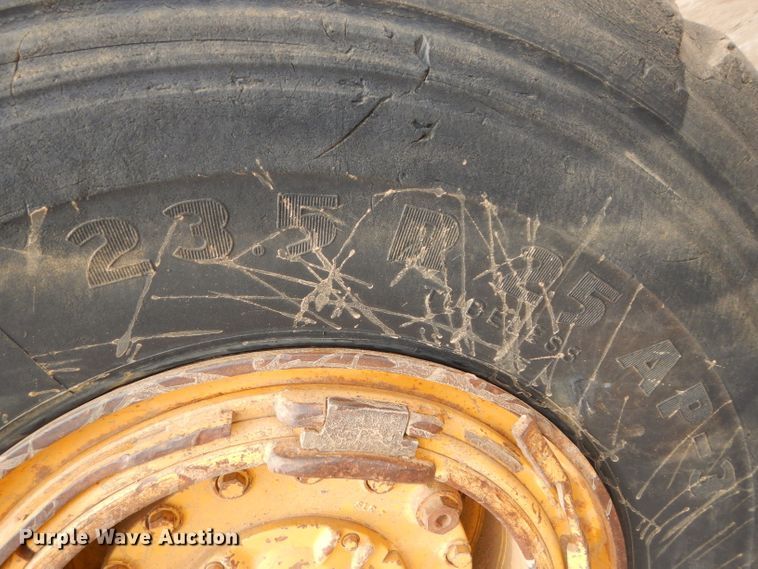 image for item DH4365 2003 Caterpillar 725 haul truck