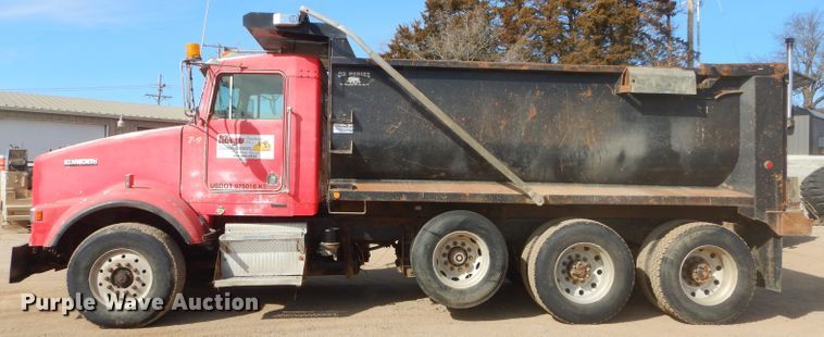 image for item DH4366 2001 Kenworth T800 dump truck