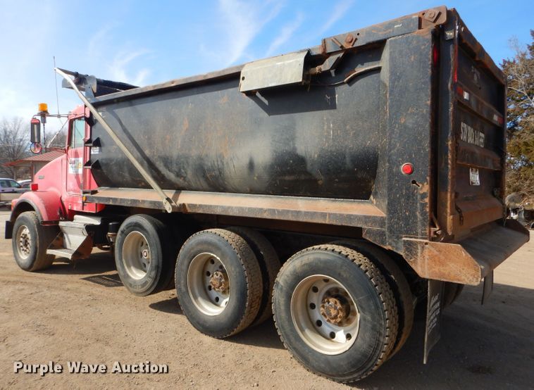 image for item DH4366 2001 Kenworth T800 dump truck