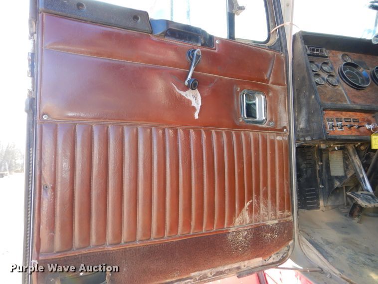 image for item DH4366 2001 Kenworth T800 dump truck