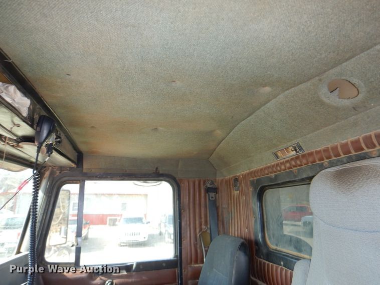 image for item DH4366 2001 Kenworth T800 dump truck