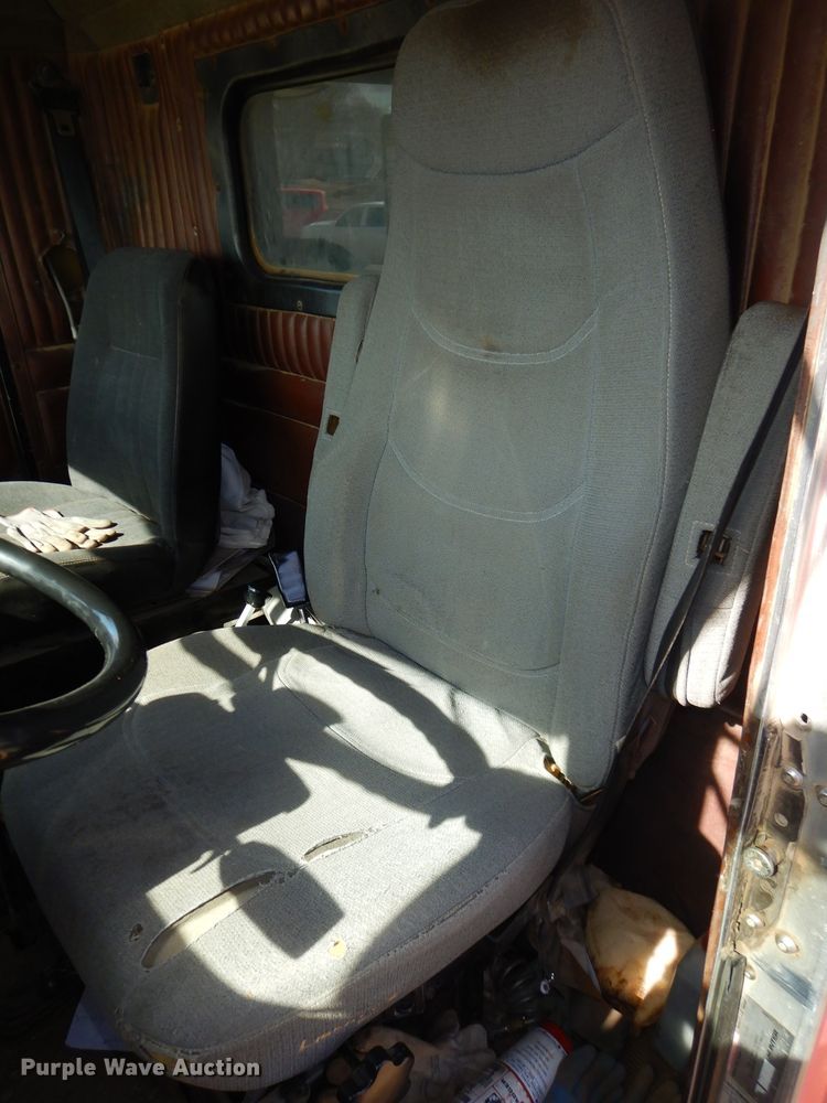 image for item DH4366 2001 Kenworth T800 dump truck