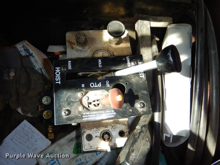 image for item DH4366 2001 Kenworth T800 dump truck