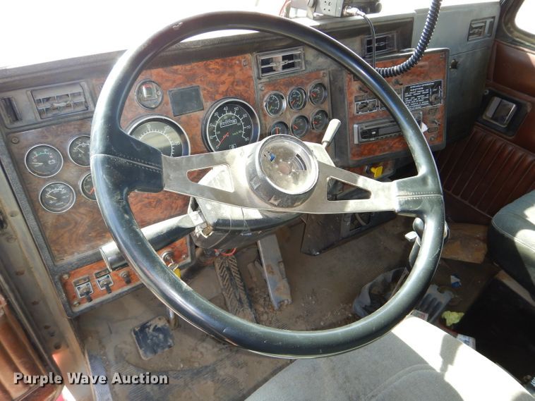 image for item DH4366 2001 Kenworth T800 dump truck