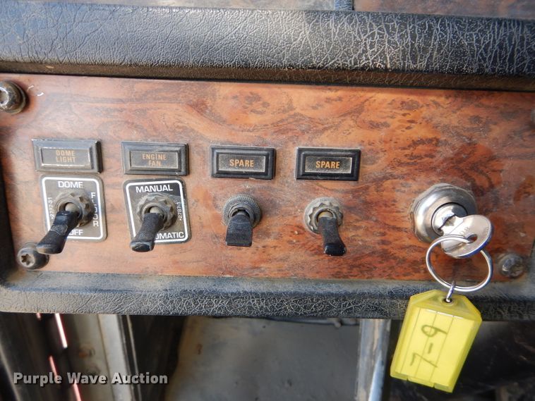 image for item DH4366 2001 Kenworth T800 dump truck