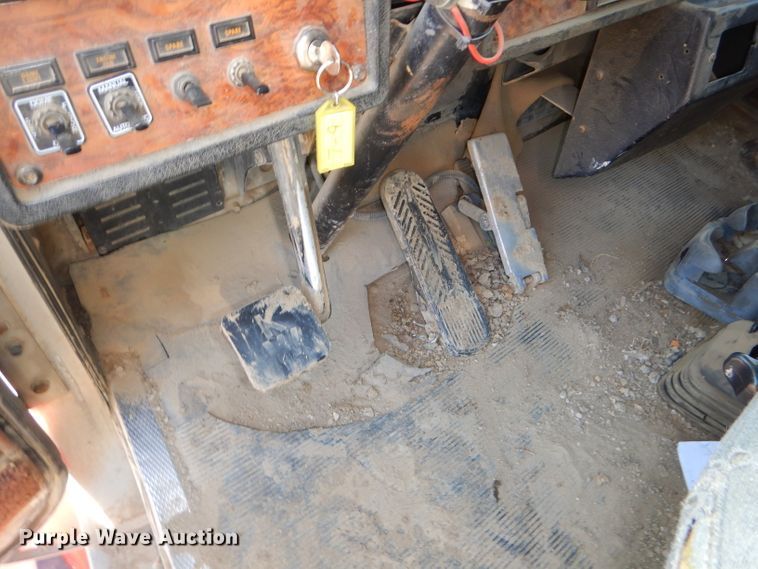 image for item DH4366 2001 Kenworth T800 dump truck