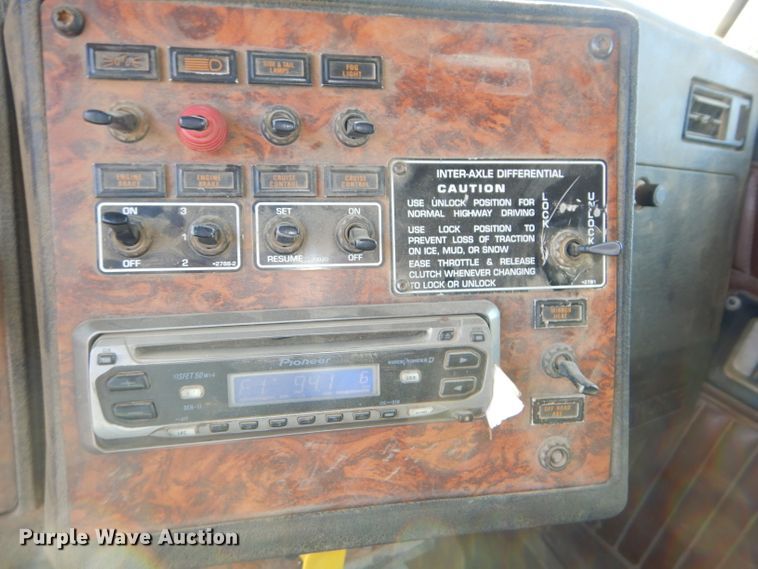 image for item DH4366 2001 Kenworth T800 dump truck