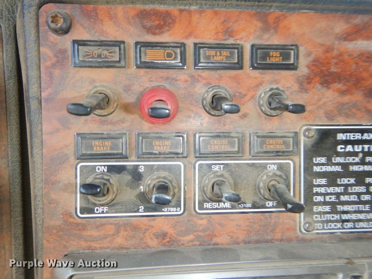 image for item DH4366 2001 Kenworth T800 dump truck