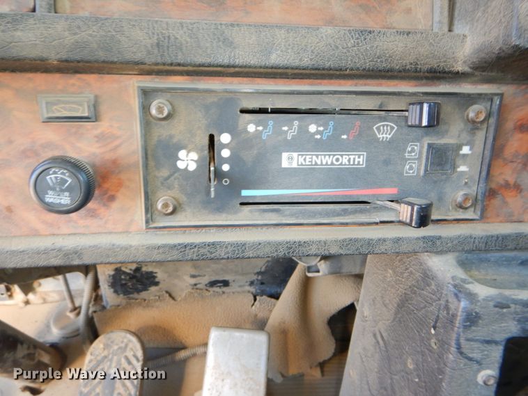 image for item DH4366 2001 Kenworth T800 dump truck