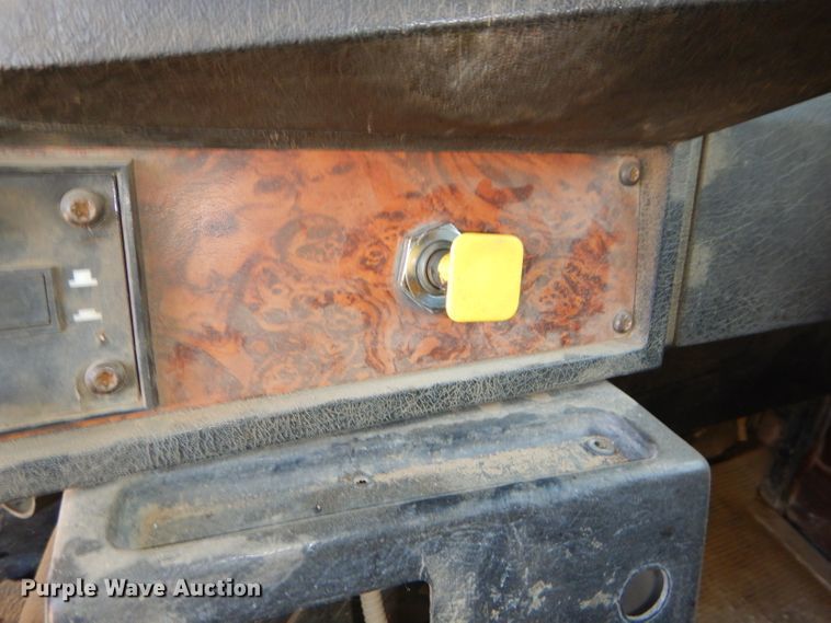 image for item DH4366 2001 Kenworth T800 dump truck