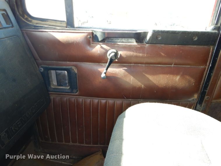 image for item DH4366 2001 Kenworth T800 dump truck