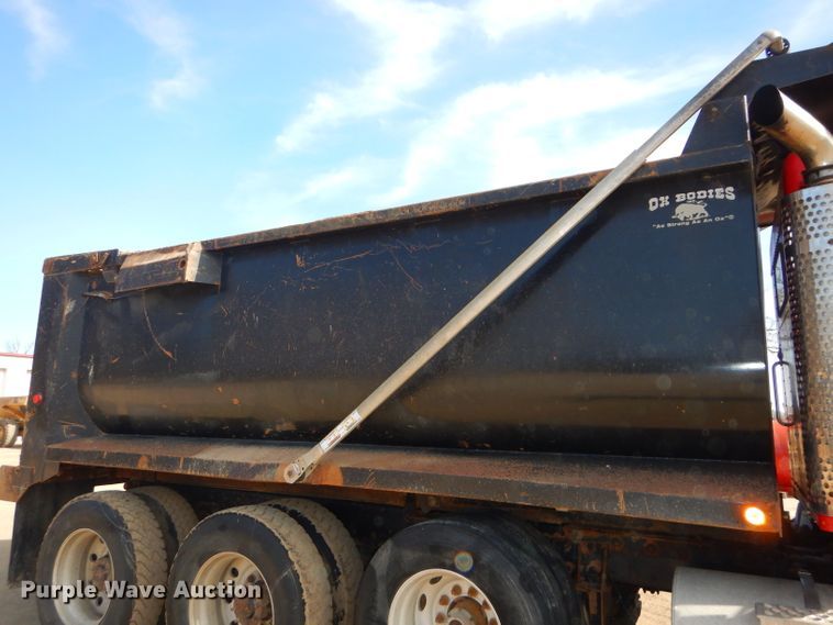 image for item DH4366 2001 Kenworth T800 dump truck