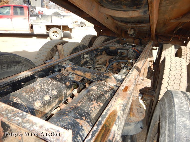 image for item DH4366 2001 Kenworth T800 dump truck